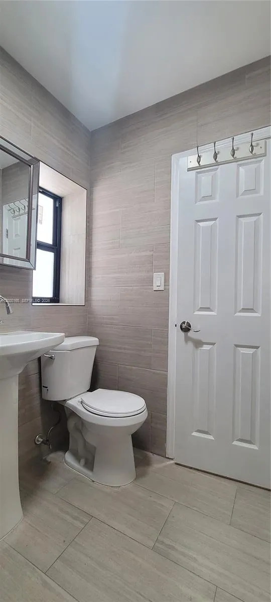620 Sw 6th Ave 2, Miami, Florida 33130, Miami, Florida 33130, ,1 BathroomBathrooms,Residential Lease,For Rent,620 Sw 6th Ave 2, Miami, Florida 33130,A12000165