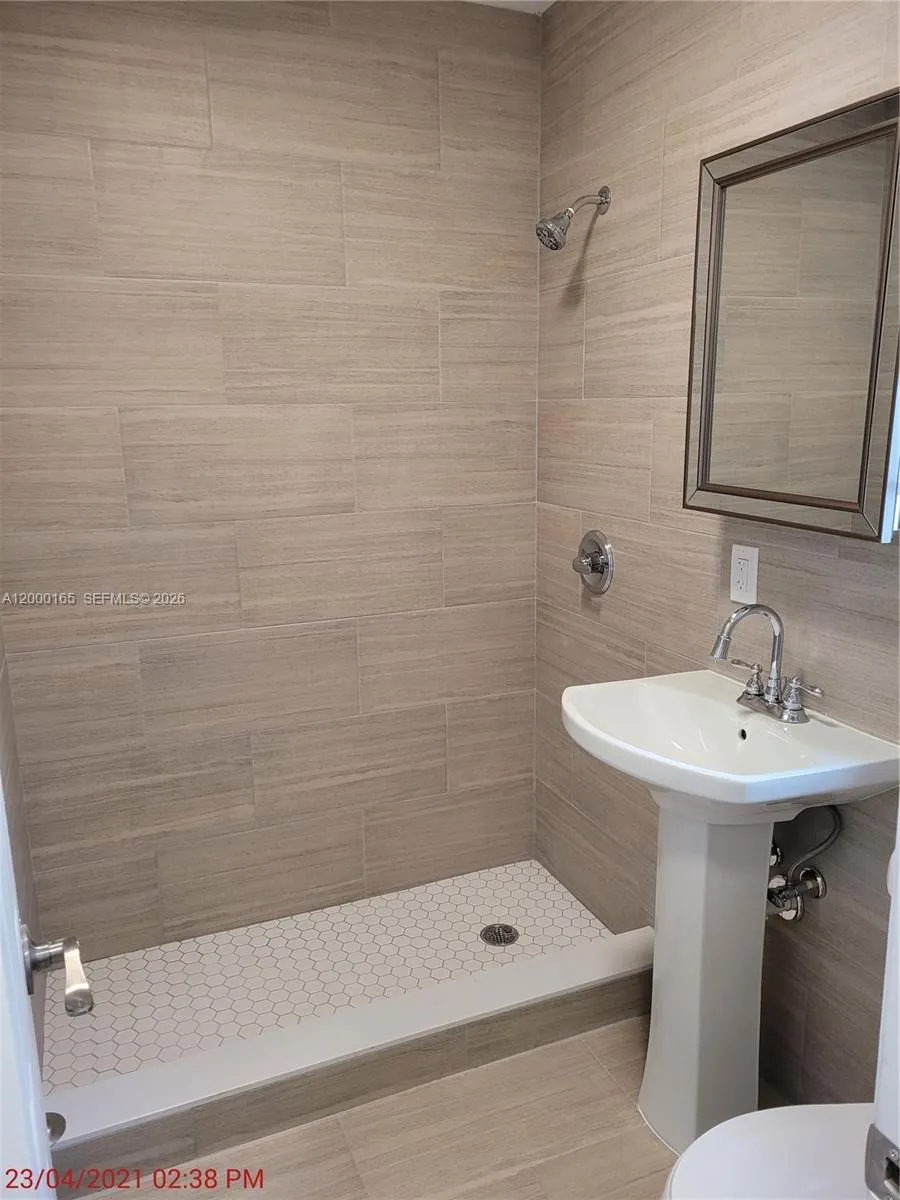 620 Sw 6th Ave 2, Miami, Florida 33130, Miami, Florida 33130, ,1 BathroomBathrooms,Residential Lease,For Rent,620 Sw 6th Ave 2, Miami, Florida 33130,A12000165