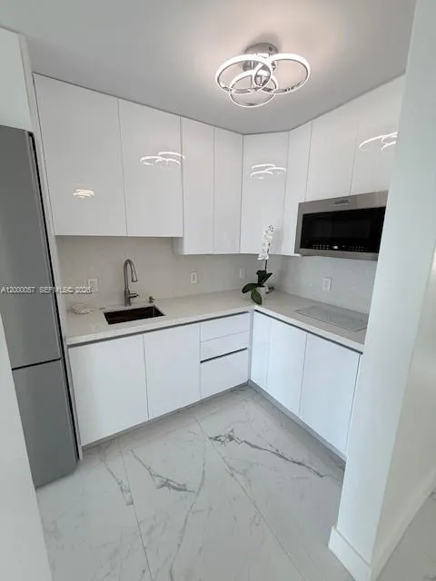 1100 Alton Rd 5b, Miami Beach, Florida 33139, Miami Beach, Florida 33139, 1 Bedroom Bedrooms, ,1 BathroomBathrooms,Residential Lease,For Rent,1100 Alton Rd 5b, Miami Beach, Florida 33139,A12000057
