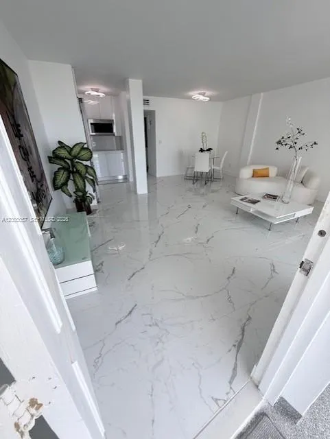 1100 Alton Rd 5b, Miami Beach, Florida 33139, Miami Beach, Florida 33139, 1 Bedroom Bedrooms, ,1 BathroomBathrooms,Residential Lease,For Rent,1100 Alton Rd 5b, Miami Beach, Florida 33139,A12000057