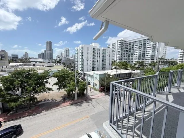 1100 Alton Rd 5b, Miami Beach, Florida 33139, Miami Beach, Florida 33139, 1 Bedroom Bedrooms, ,1 BathroomBathrooms,Residential Lease,For Rent,1100 Alton Rd 5b, Miami Beach, Florida 33139,A12000057