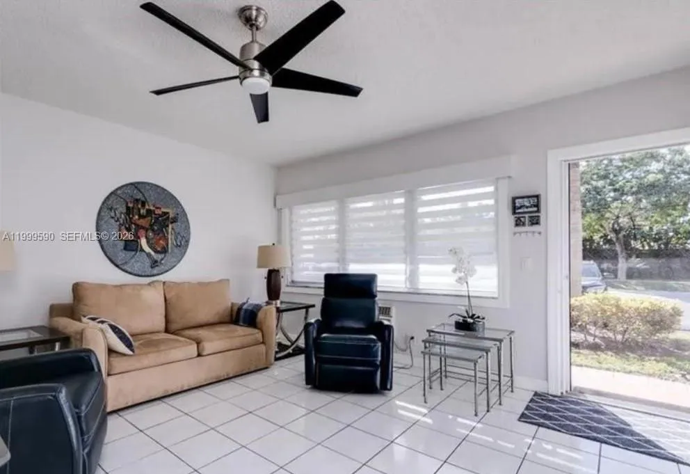 1012 Sw 11th St 7n, Hallandale Beach, Florida 3300, Hallandale Beach, Florida 33009, 1 Bedroom Bedrooms, ,1 BathroomBathrooms,Residential,For Sale,1012 Sw 11th St 7n, Hallandale Beach, Florida 3300,A11999590