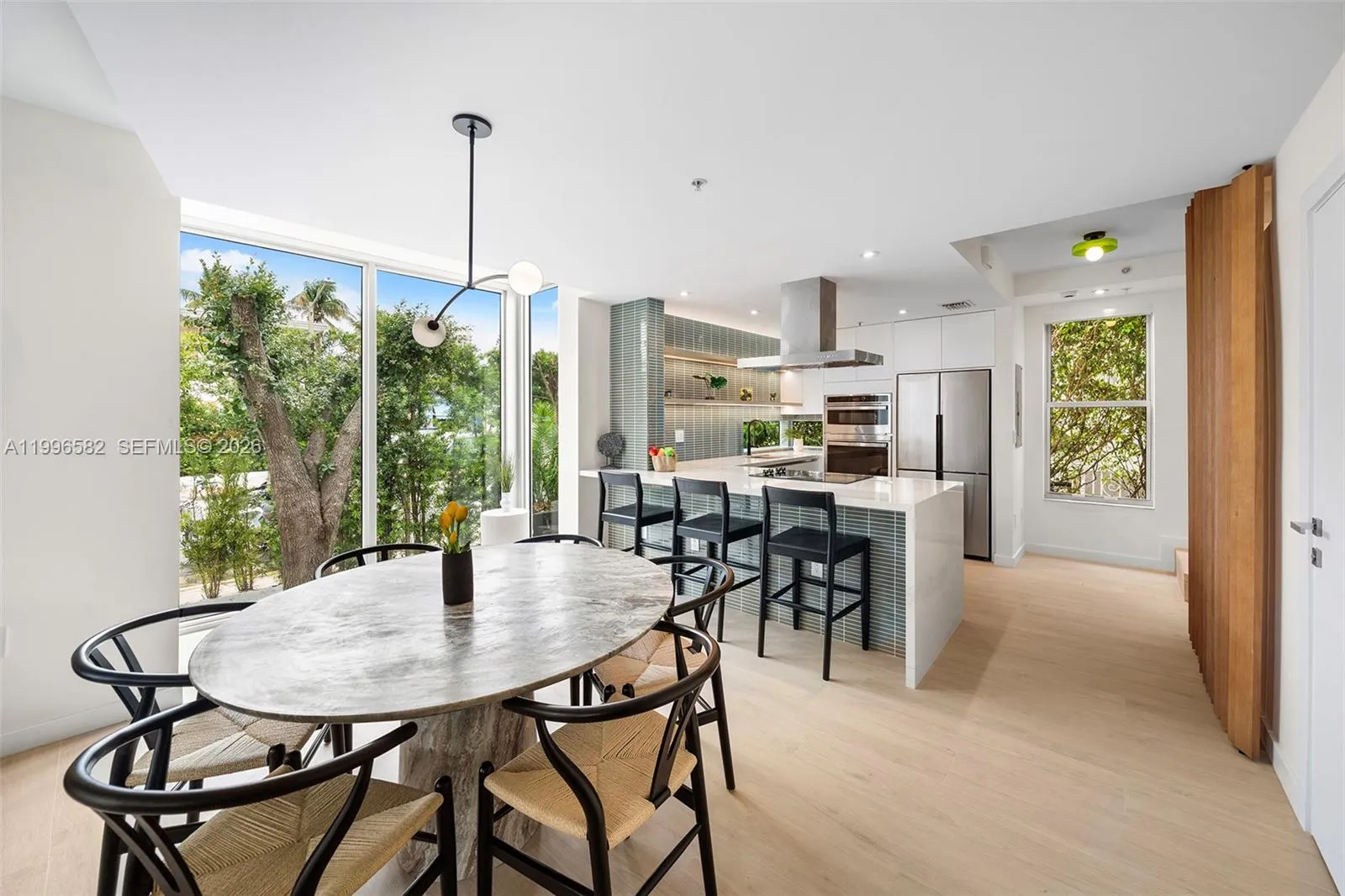 Miami Beach, Florida 33141, 2 Bedrooms Bedrooms, ,2 BathroomsBathrooms,Residential Lease,For Rent,A11996582