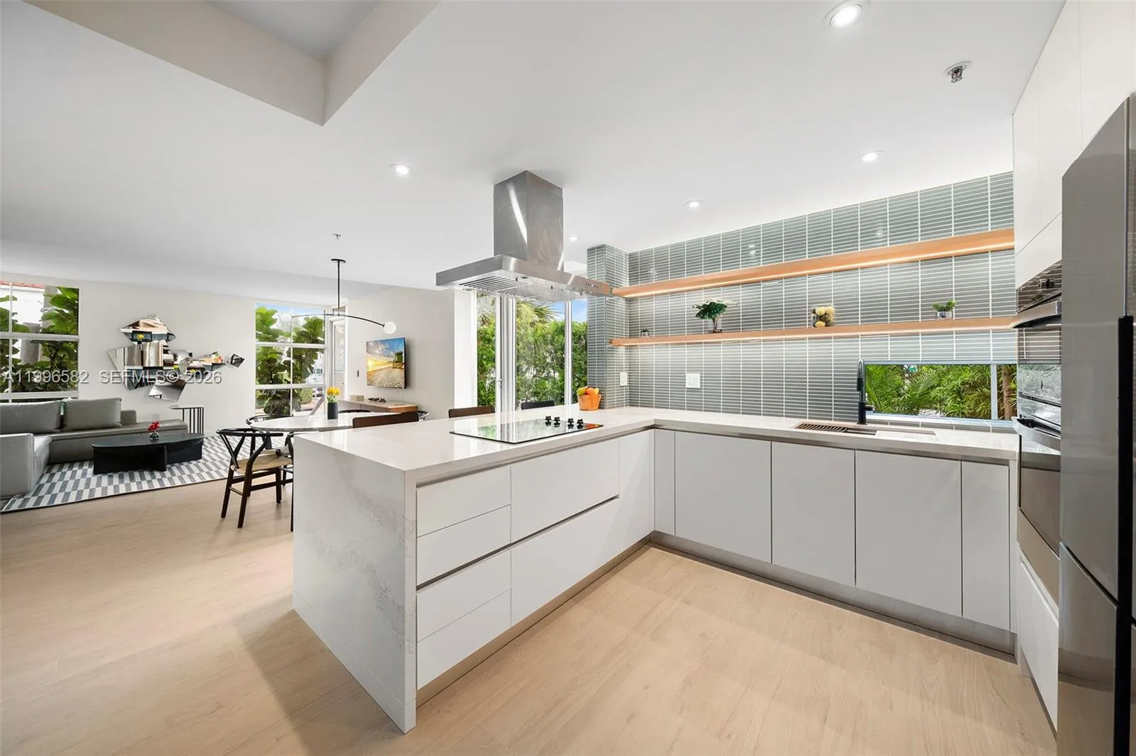 Miami Beach, Florida 33141, 2 Bedrooms Bedrooms, ,2 BathroomsBathrooms,Residential Lease,For Rent,A11996582