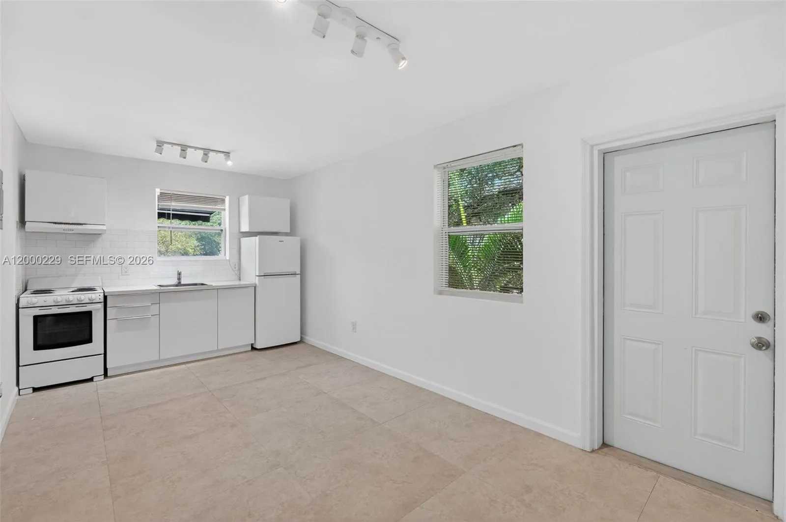 3676 Oak Ave 7, Miami, Florida 33133, Miami, Florida 33133, 1 Bedroom Bedrooms, ,1 BathroomBathrooms,Residential Lease,For Rent,3676 Oak Ave 7, Miami, Florida 33133,A12000229