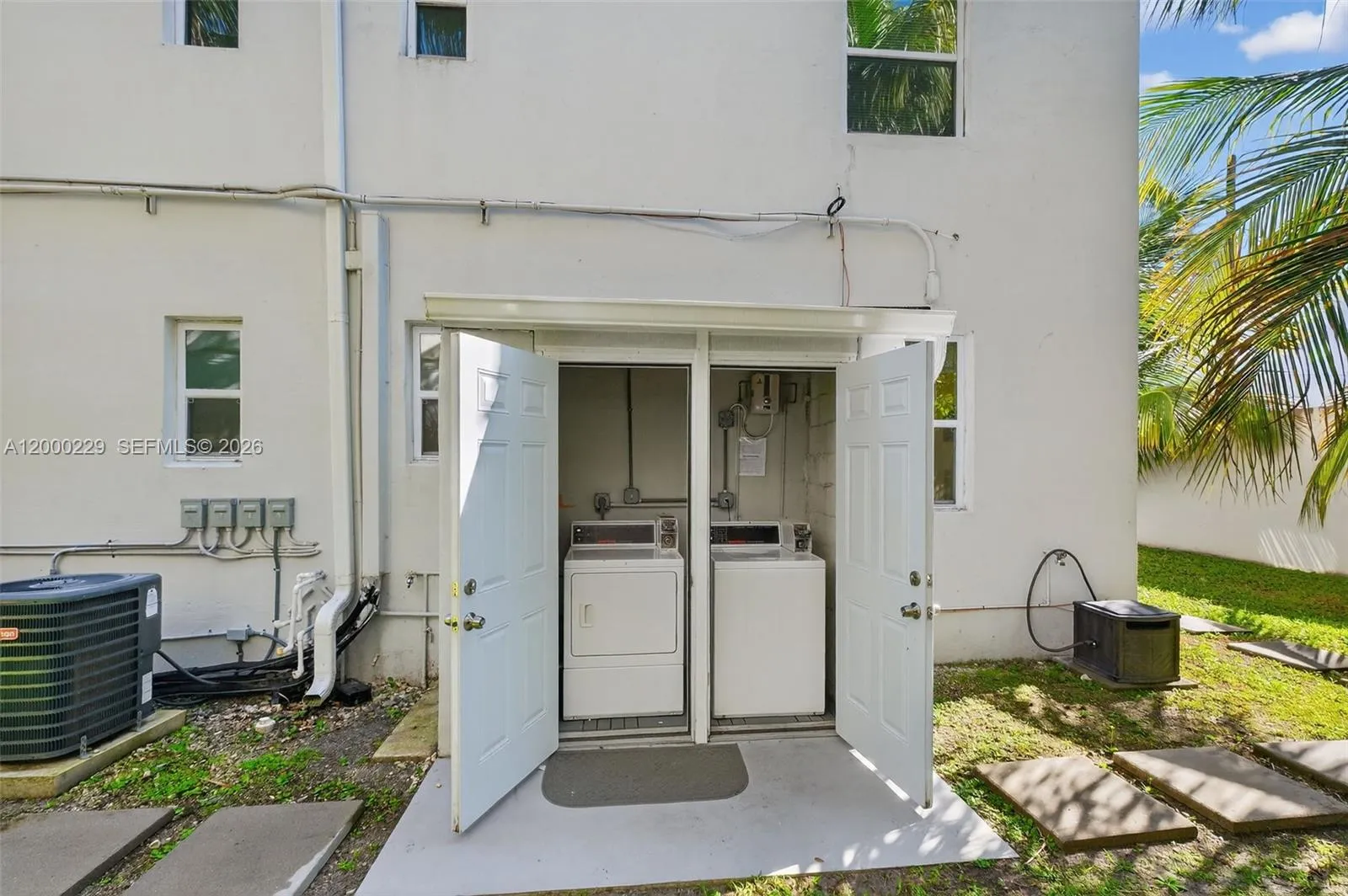 3676 Oak Ave 7, Miami, Florida 33133, Miami, Florida 33133, 1 Bedroom Bedrooms, ,1 BathroomBathrooms,Residential Lease,For Rent,3676 Oak Ave 7, Miami, Florida 33133,A12000229