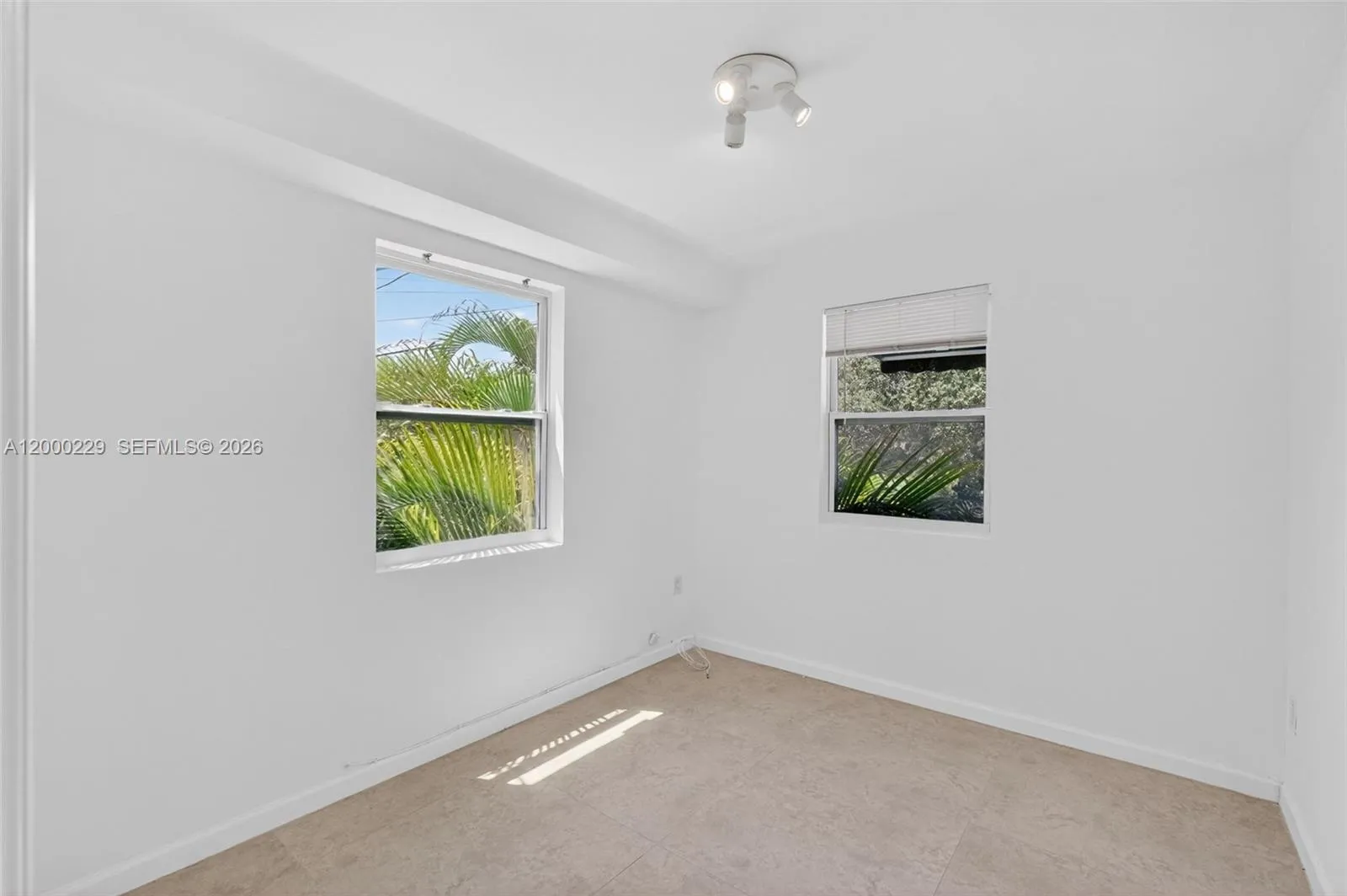 3676 Oak Ave 7, Miami, Florida 33133, Miami, Florida 33133, 1 Bedroom Bedrooms, ,1 BathroomBathrooms,Residential Lease,For Rent,3676 Oak Ave 7, Miami, Florida 33133,A12000229