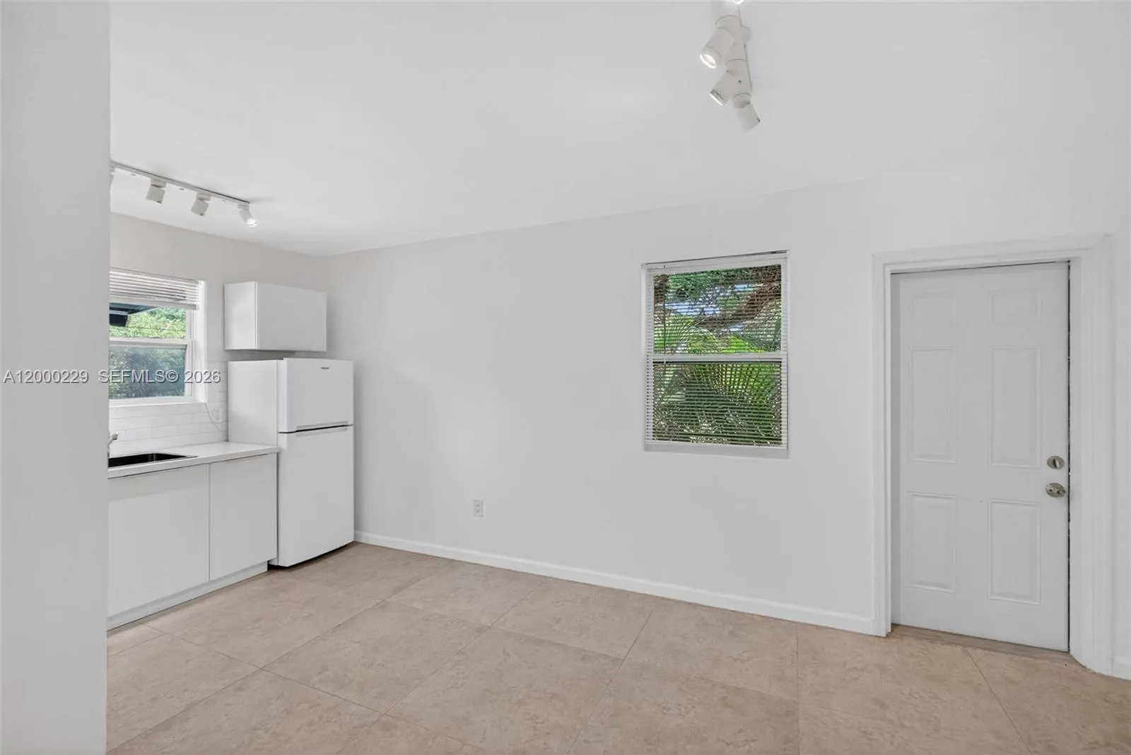 3676 Oak Ave 7, Miami, Florida 33133, Miami, Florida 33133, 1 Bedroom Bedrooms, ,1 BathroomBathrooms,Residential Lease,For Rent,3676 Oak Ave 7, Miami, Florida 33133,A12000229