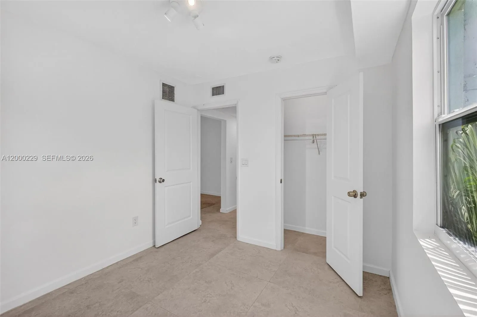 3676 Oak Ave 7, Miami, Florida 33133, Miami, Florida 33133, 1 Bedroom Bedrooms, ,1 BathroomBathrooms,Residential Lease,For Rent,3676 Oak Ave 7, Miami, Florida 33133,A12000229