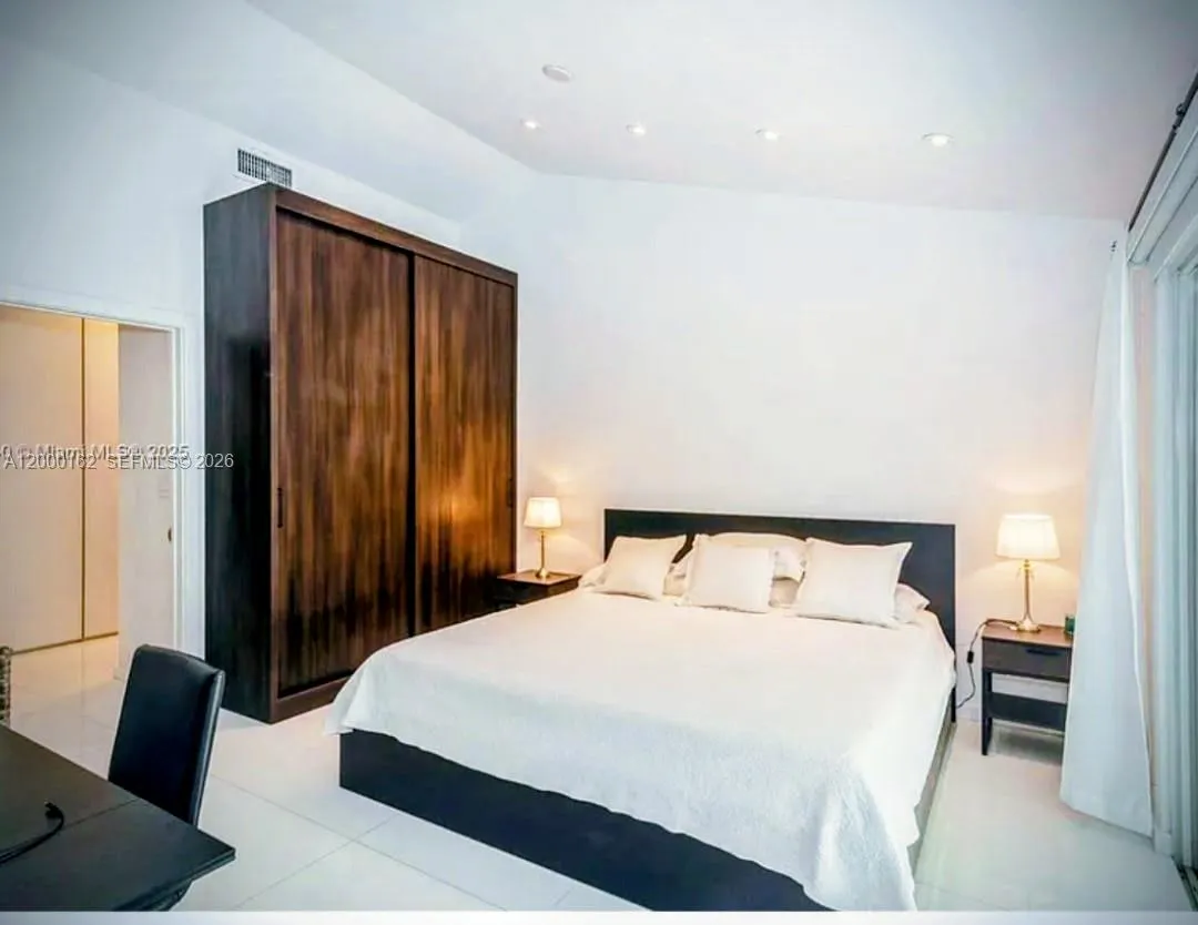 798 Crandon Blvd 55-b, Key Biscayne, Florida 33149, Key Biscayne, Florida 33149, 1 Bedroom Bedrooms, 1 Room Rooms,1 BathroomBathrooms,Residential,For Sale,798 Crandon Blvd 55-b, Key Biscayne, Florida 33149,A12000162