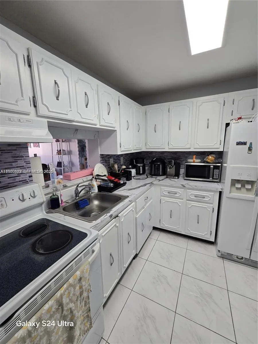5201 Nw 7th St 609w, Miami, Florida 33126, Miami, Florida 33126, 1 Bedroom Bedrooms, ,1 BathroomBathrooms,Residential,For Sale,5201 Nw 7th St 609w, Miami, Florida 33126,A12000322