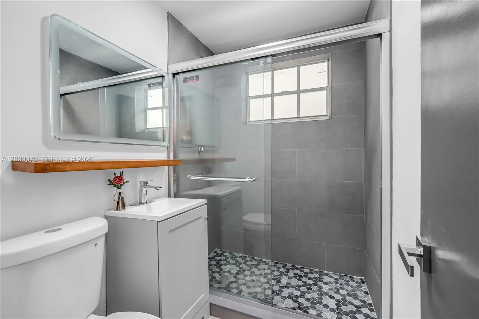 717 Espanola Way 110, Miami Beach, Florida 33139, Miami Beach, Florida 33139, ,1 BathroomBathrooms,Residential Lease,For Rent,717 Espanola Way 110, Miami Beach, Florida 33139,A12000079