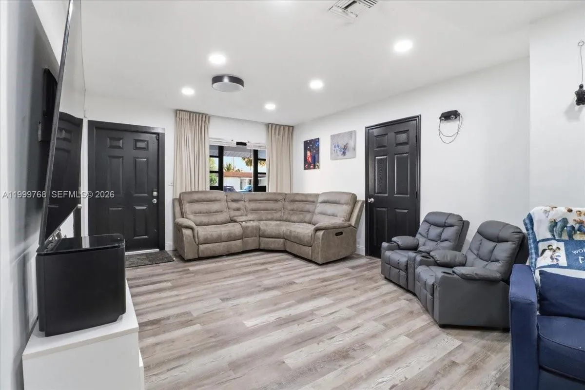 7551 Polk St, Hollywood, Florida 33024, Hollywood, Florida 33024, 3 Bedrooms Bedrooms, ,1 BathroomBathrooms,Residential Lease,For Rent,7551 Polk St, Hollywood, Florida 33024,A11999768