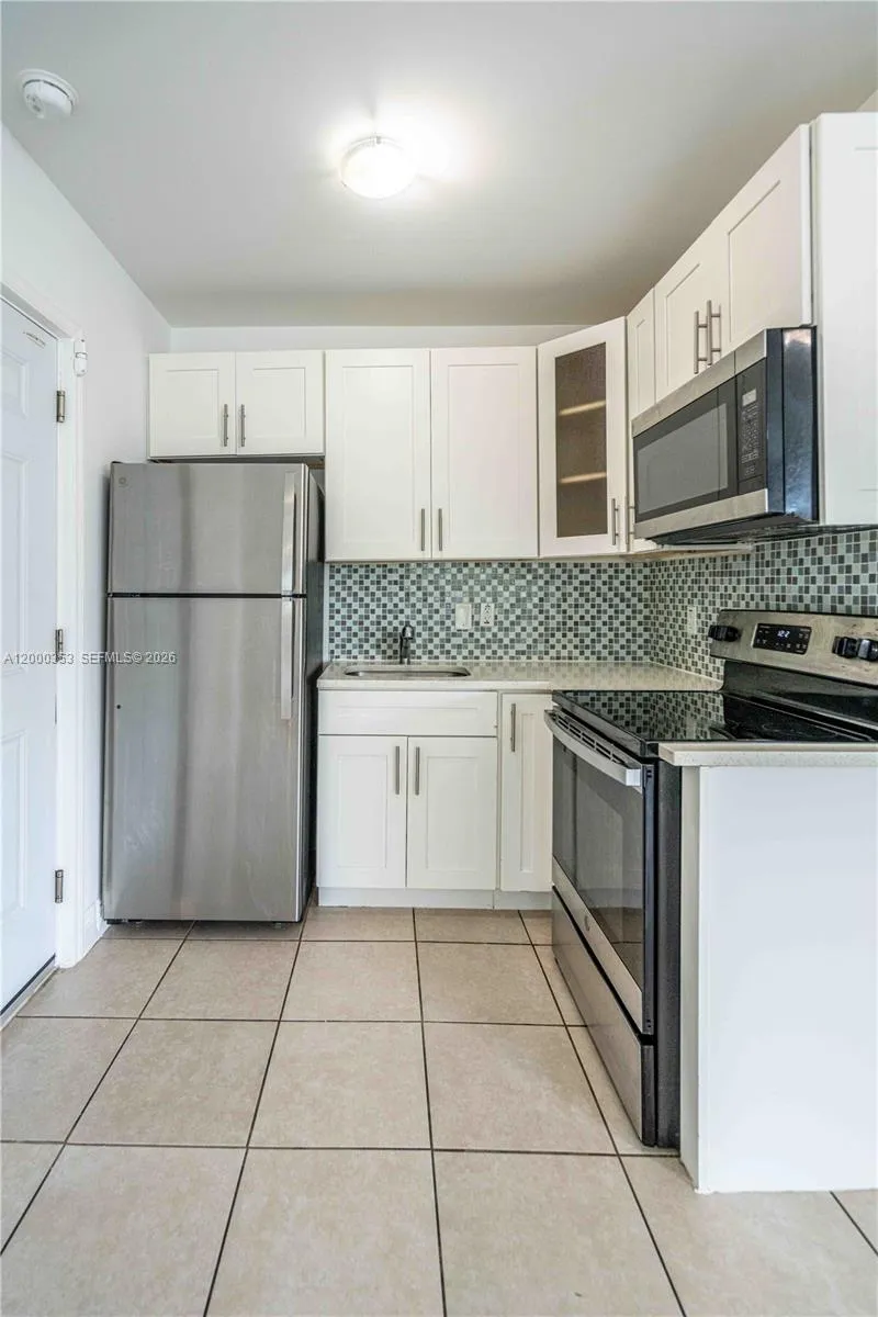 6971 Carlyle Ave 108, Miami Beach, Florida 33141, Miami Beach, Florida 33141, ,1 BathroomBathrooms,Residential Lease,For Rent,6971 Carlyle Ave 108, Miami Beach, Florida 33141,A12000353