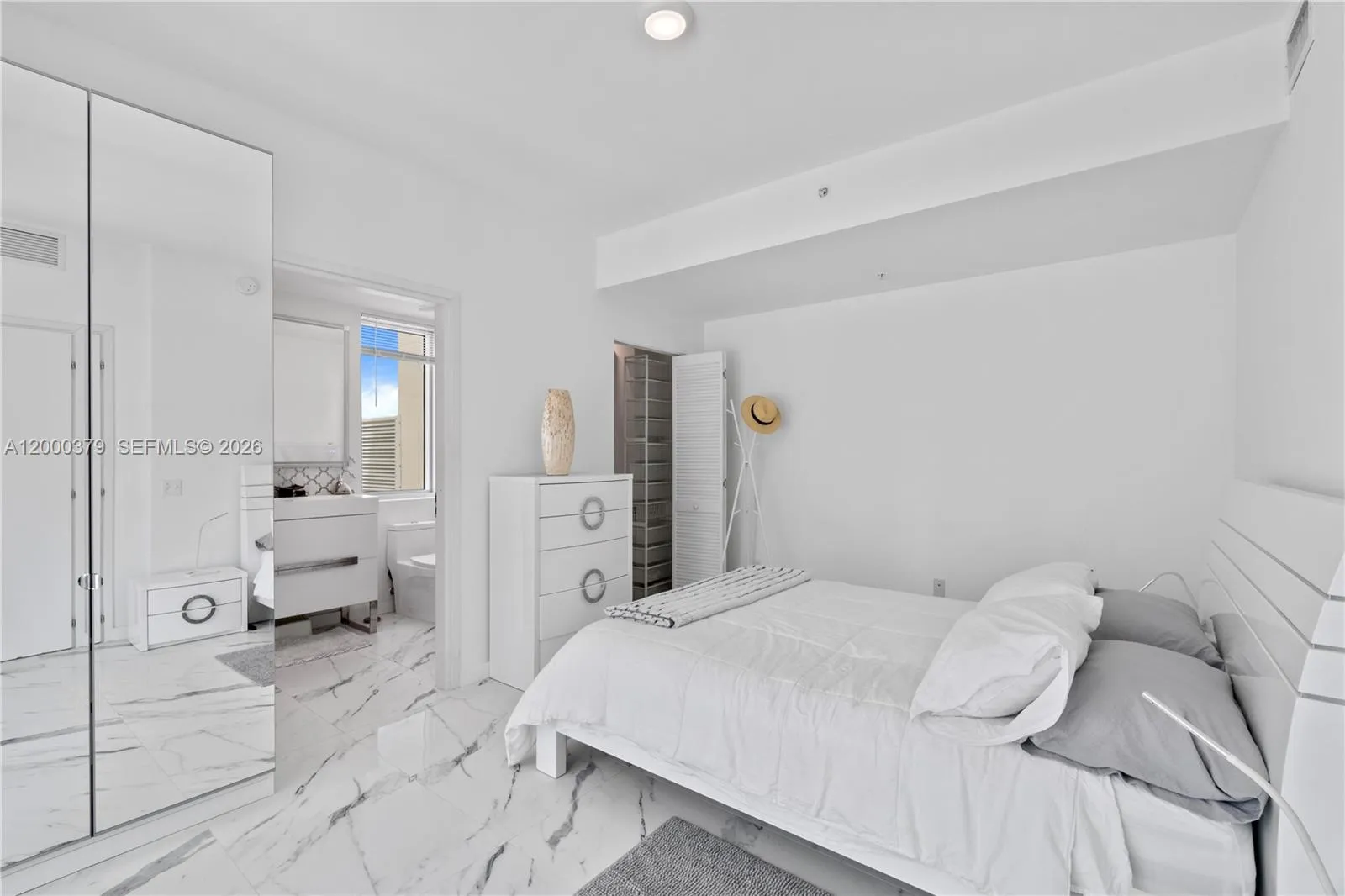 300 S Biscayne Blvd T-1411, Miami, Florida 33131, Miami, Florida 33131, 1 Bedroom Bedrooms, ,1 BathroomBathrooms,Residential,For Sale,300 S Biscayne Blvd T-1411, Miami, Florida 33131,A12000379