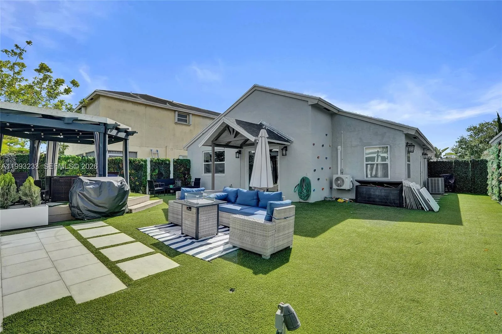 372 W Riverbend Dr, Sunrise, Florida 33326, Sunrise, Florida 33326, 3 Bedrooms Bedrooms, ,2 BathroomsBathrooms,Residential,For Sale,372 W Riverbend Dr, Sunrise, Florida 33326,A11993233