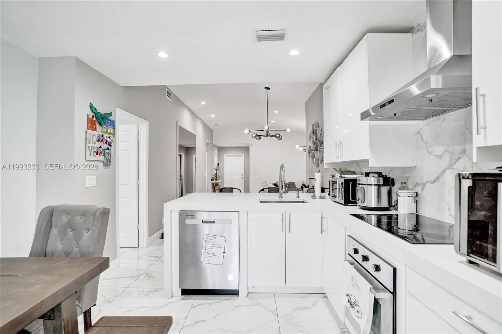 372 W Riverbend Dr, Sunrise, Florida 33326, Sunrise, Florida 33326, 3 Bedrooms Bedrooms, ,2 BathroomsBathrooms,Residential,For Sale,372 W Riverbend Dr, Sunrise, Florida 33326,A11993233