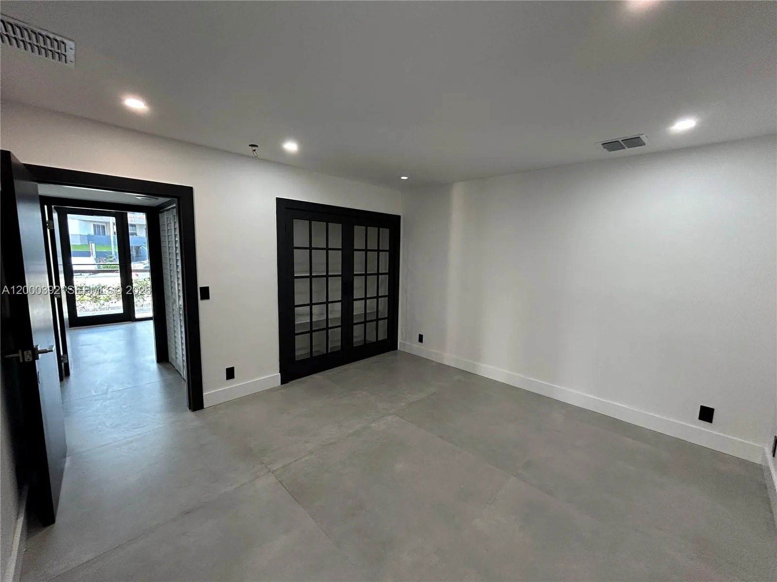 2100 E Commercial Blvd, Fort Lauderdale, Florida 3, Fort Lauderdale, Florida 33308, ,Commercial Lease,For Rent,2100 E Commercial Blvd, Fort Lauderdale, Florida 3,A12000392