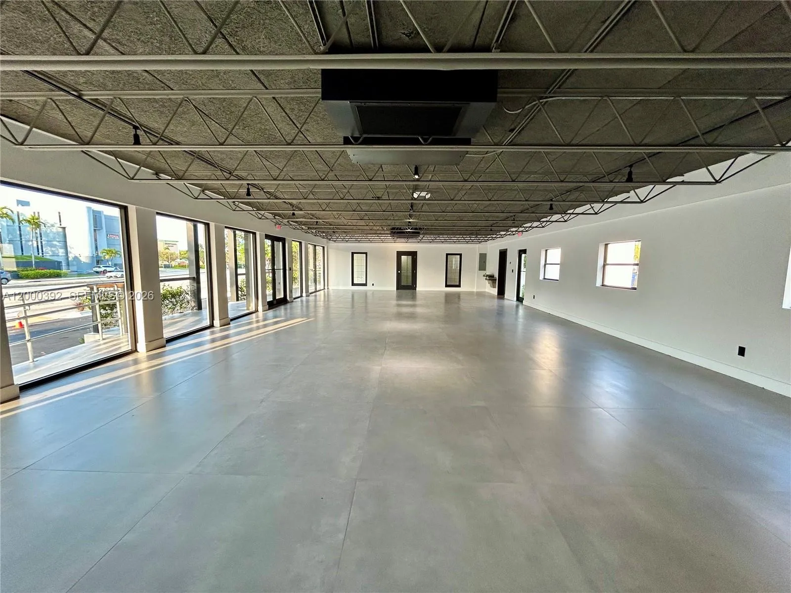 customizable open floor area