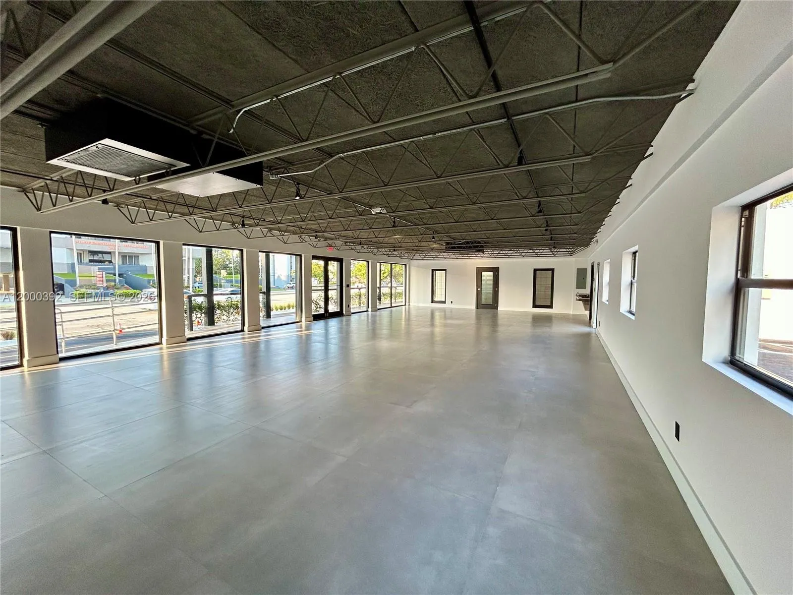customizable open floor area
