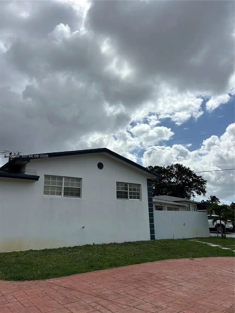 1081 Nw 185th Dr A, Miami Gardens, Florida 33169, Miami Gardens, Florida 33169, 1 Bedroom Bedrooms, ,1 BathroomBathrooms,Residential Lease,For Rent,1081 Nw 185th Dr A, Miami Gardens, Florida 33169,A11999886