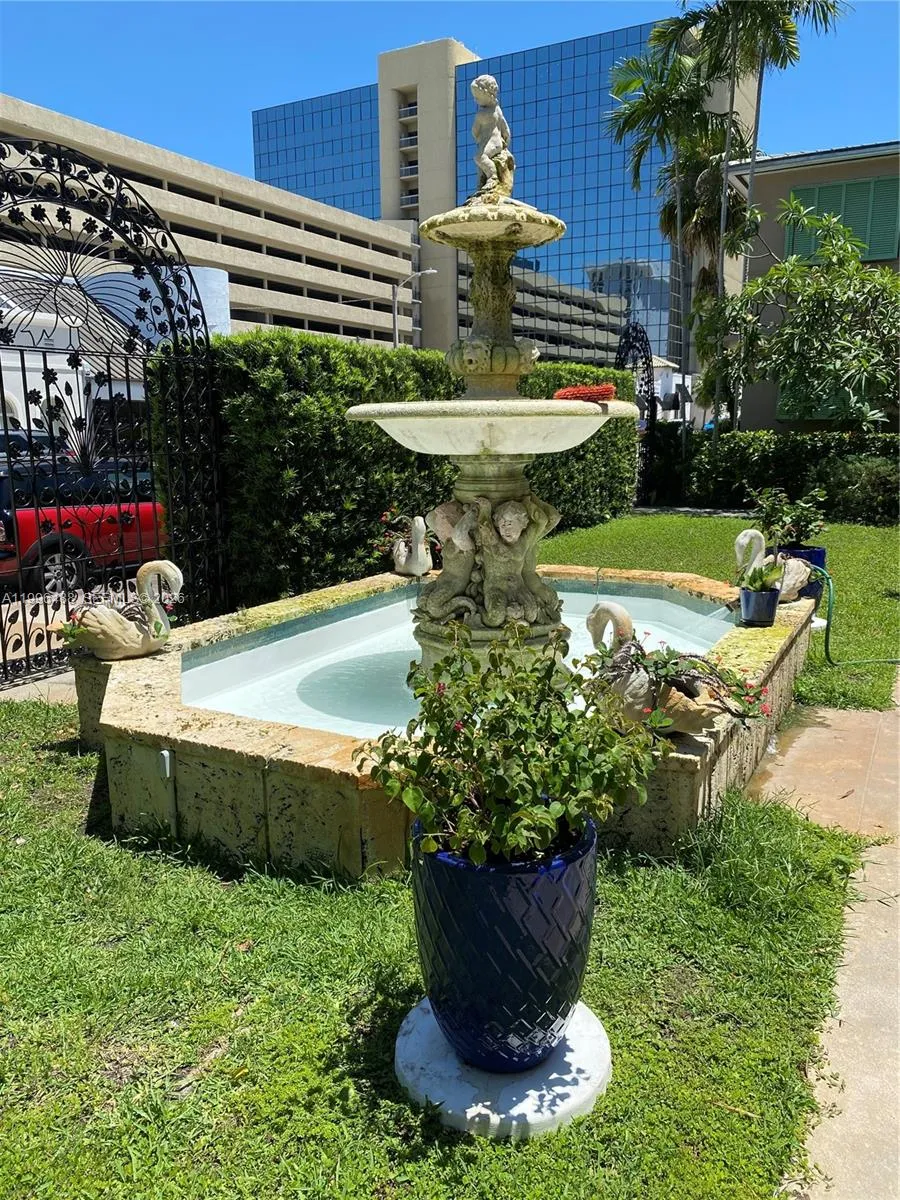 40 Almeria Ave 16, Coral Gables, Florida 33134, Coral Gables, Florida 33134, 1 Bedroom Bedrooms, ,1 BathroomBathrooms,Residential Lease,For Rent,40 Almeria Ave 16, Coral Gables, Florida 33134,A11996488