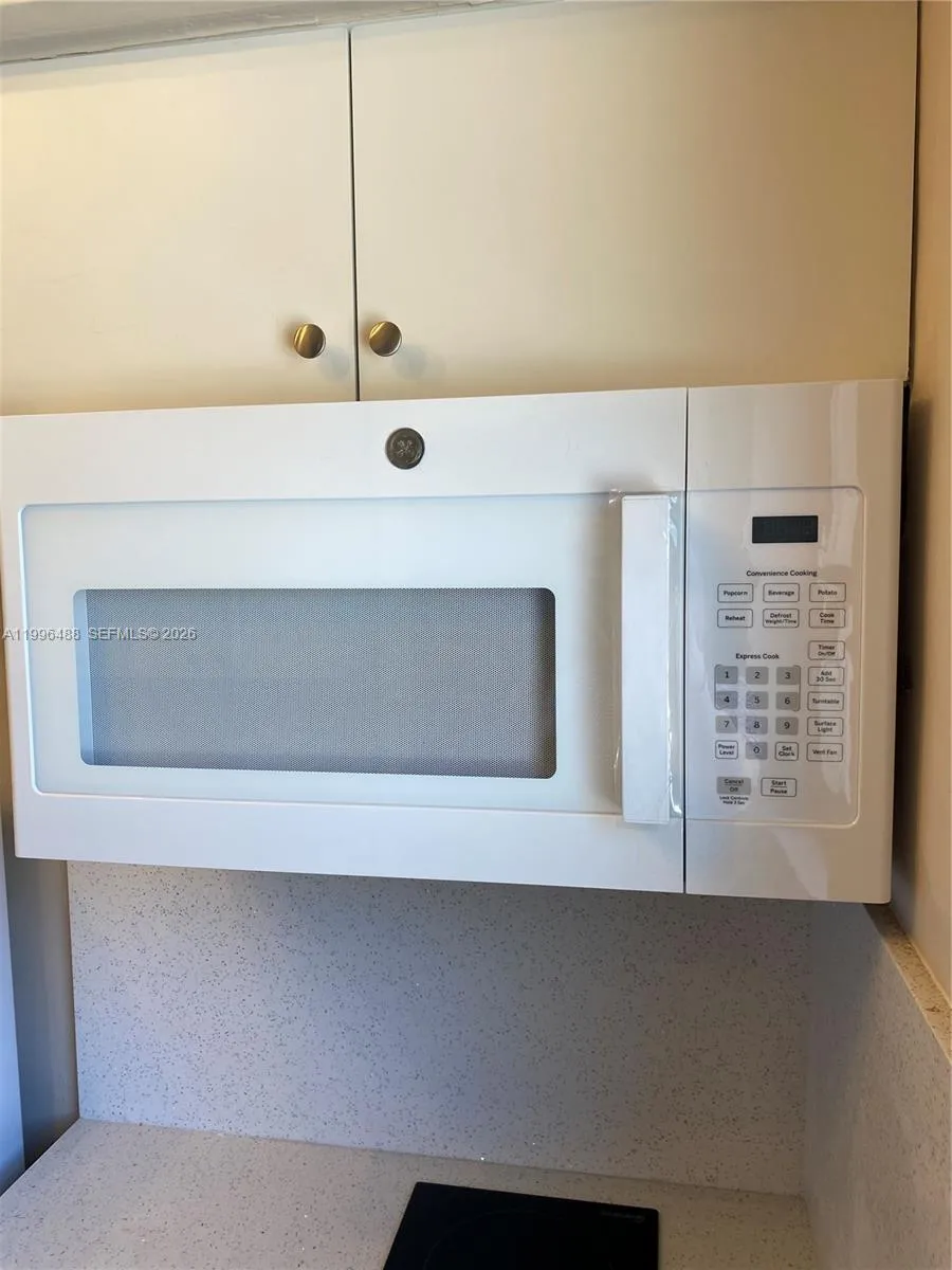 40 Almeria Ave 16, Coral Gables, Florida 33134, Coral Gables, Florida 33134, 1 Bedroom Bedrooms, ,1 BathroomBathrooms,Residential Lease,For Rent,40 Almeria Ave 16, Coral Gables, Florida 33134,A11996488