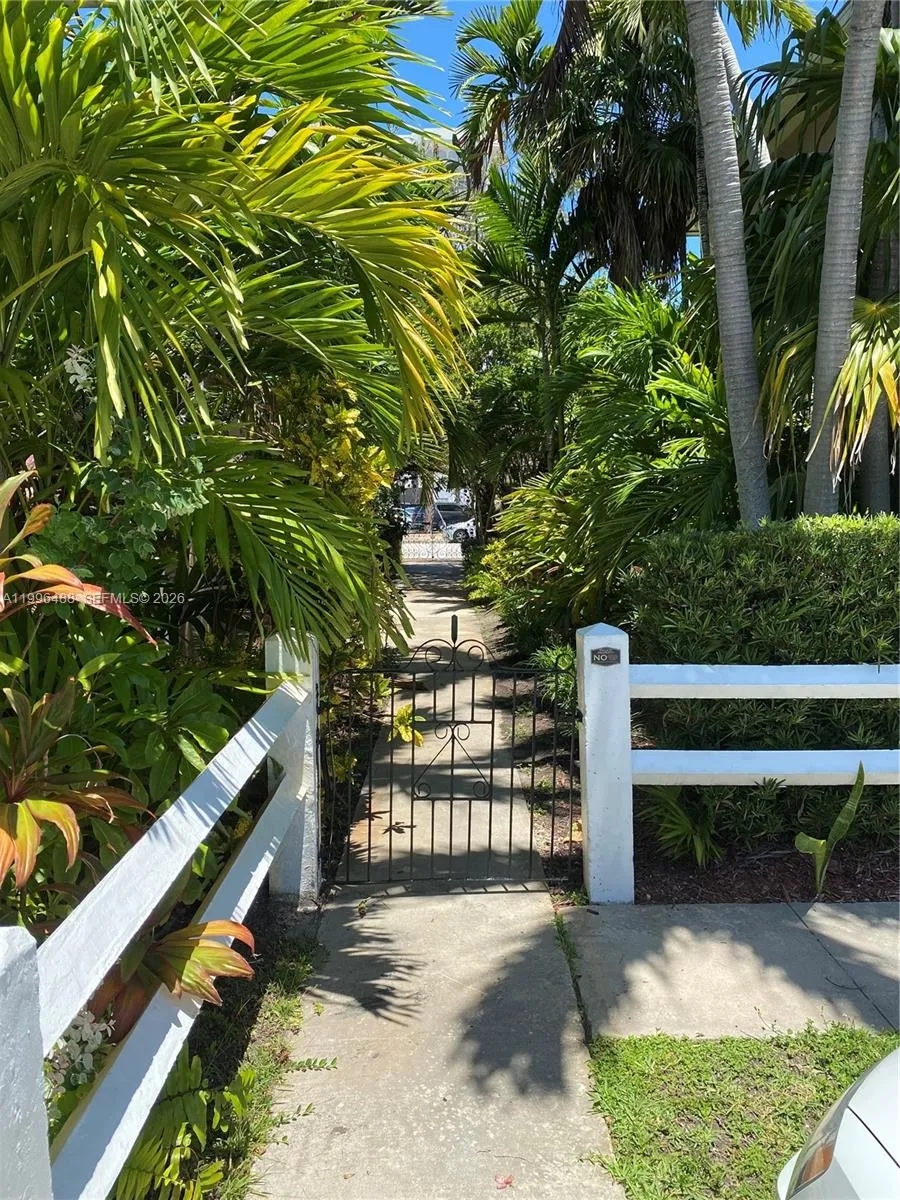 40 Almeria Ave 16, Coral Gables, Florida 33134, Coral Gables, Florida 33134, 1 Bedroom Bedrooms, ,1 BathroomBathrooms,Residential Lease,For Rent,40 Almeria Ave 16, Coral Gables, Florida 33134,A11996488
