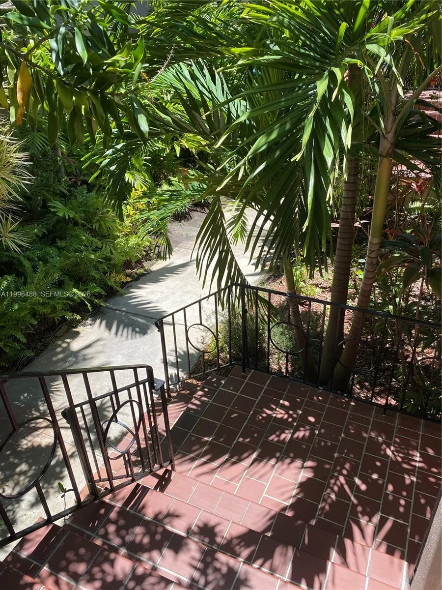 40 Almeria Ave 16, Coral Gables, Florida 33134, Coral Gables, Florida 33134, 1 Bedroom Bedrooms, ,1 BathroomBathrooms,Residential Lease,For Rent,40 Almeria Ave 16, Coral Gables, Florida 33134,A11996488