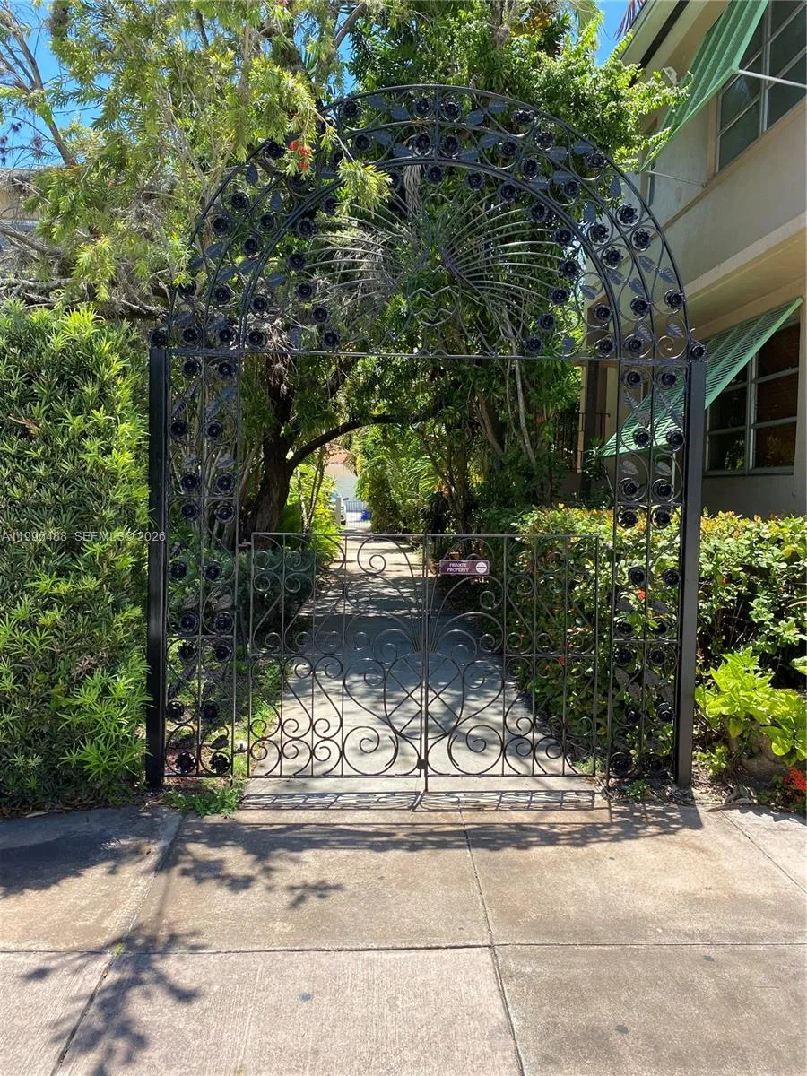 40 Almeria Ave 16, Coral Gables, Florida 33134, Coral Gables, Florida 33134, 1 Bedroom Bedrooms, ,1 BathroomBathrooms,Residential Lease,For Rent,40 Almeria Ave 16, Coral Gables, Florida 33134,A11996488