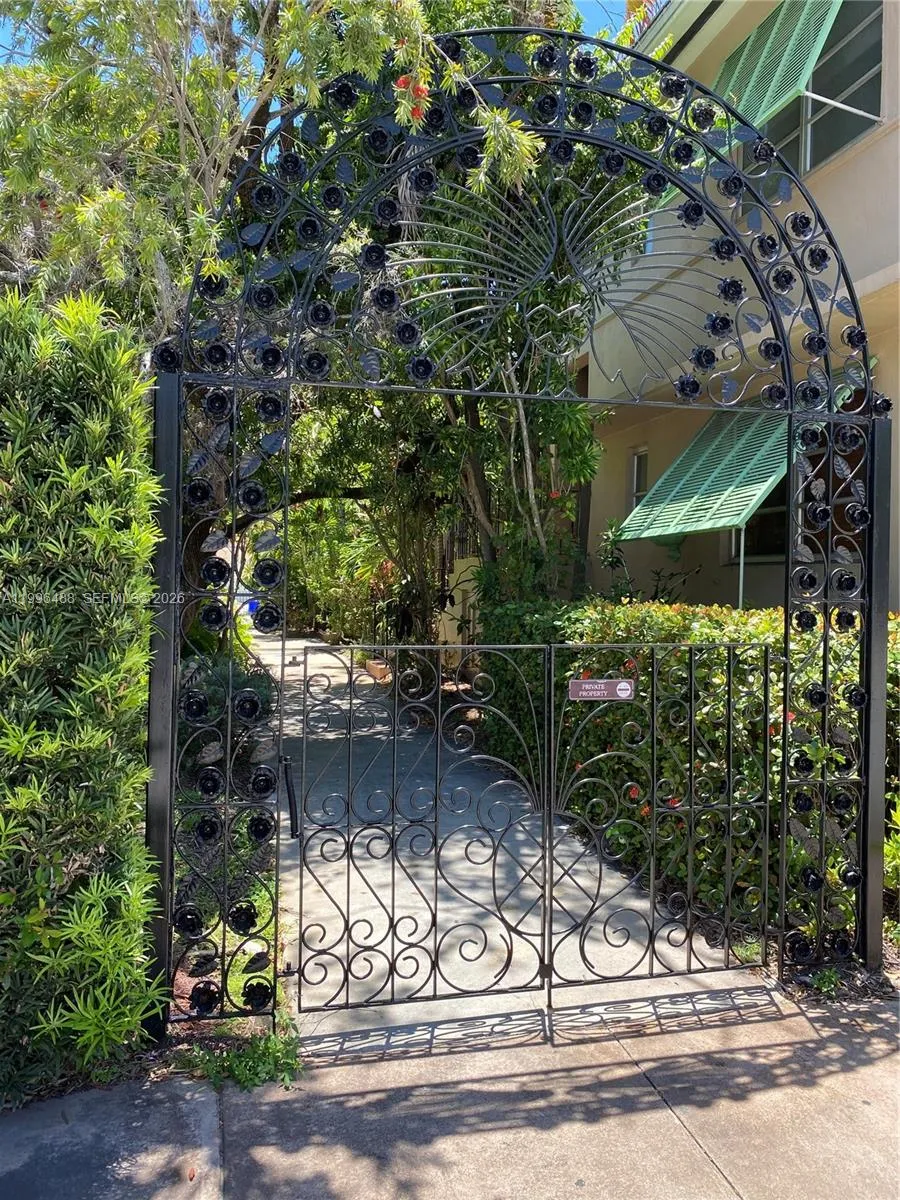 40 Almeria Ave 16, Coral Gables, Florida 33134, Coral Gables, Florida 33134, 1 Bedroom Bedrooms, ,1 BathroomBathrooms,Residential Lease,For Rent,40 Almeria Ave 16, Coral Gables, Florida 33134,A11996488