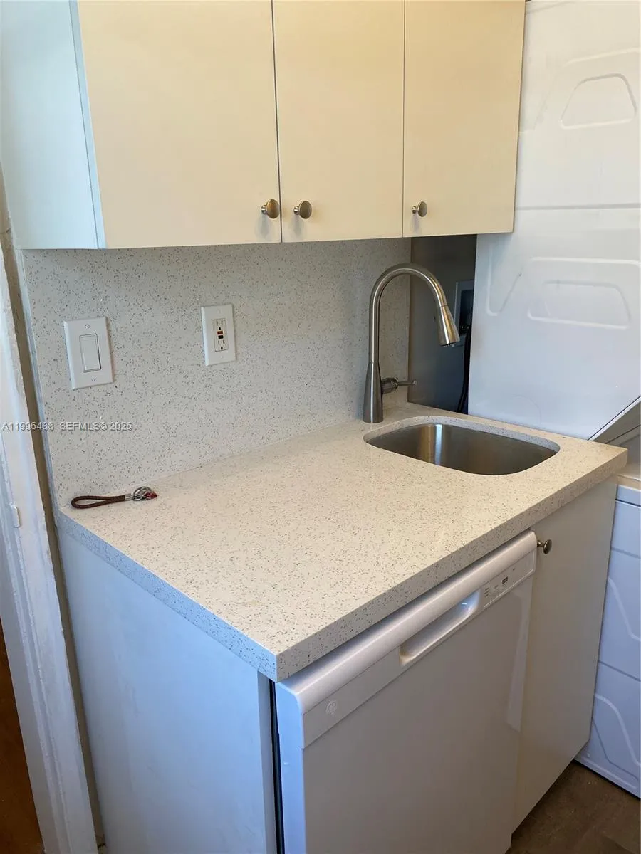40 Almeria Ave 16, Coral Gables, Florida 33134, Coral Gables, Florida 33134, 1 Bedroom Bedrooms, ,1 BathroomBathrooms,Residential Lease,For Rent,40 Almeria Ave 16, Coral Gables, Florida 33134,A11996488