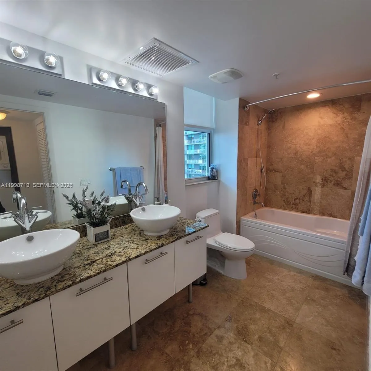 41 Se 5th St 1201, Miami, Florida 33131, Miami, Florida 33131, 2 Bedrooms Bedrooms, ,2 BathroomsBathrooms,Residential,For Sale,41 Se 5th St 1201, Miami, Florida 33131,A11998719