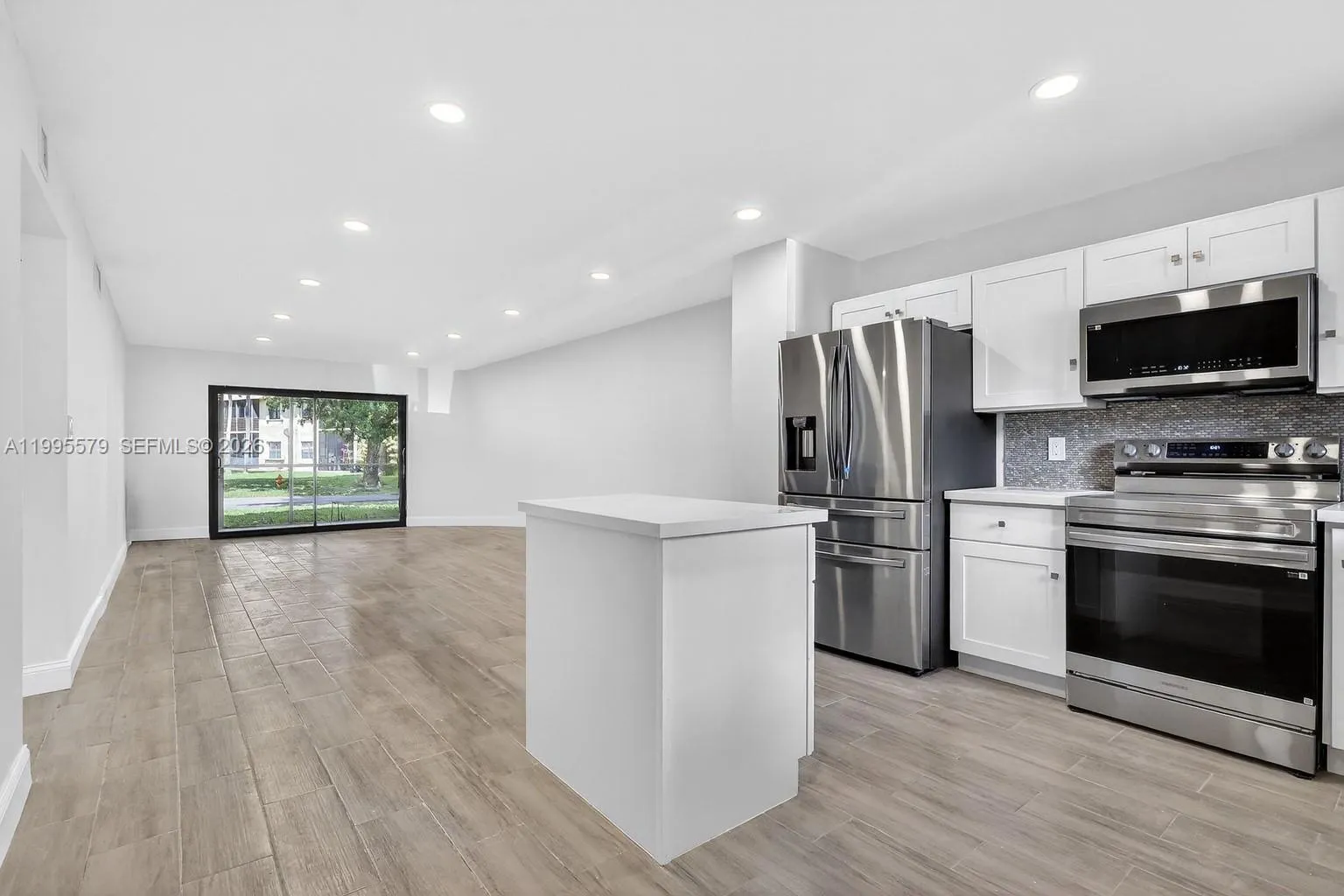 275 Gate Rd 104, Hollywood, Florida 33024, Hollywood, Florida 33024, 2 Bedrooms Bedrooms, ,2 BathroomsBathrooms,Residential,For Sale,275 Gate Rd 104, Hollywood, Florida 33024,A11995579