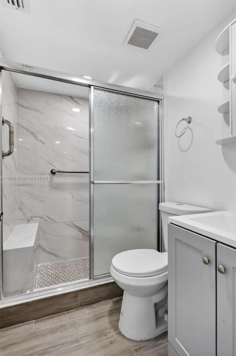 275 Gate Rd 104, Hollywood, Florida 33024, Hollywood, Florida 33024, 2 Bedrooms Bedrooms, ,2 BathroomsBathrooms,Residential,For Sale,275 Gate Rd 104, Hollywood, Florida 33024,A11995579