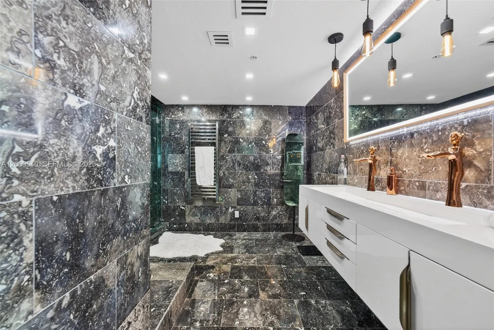 Miami, Florida 33130, 3 Bedrooms Bedrooms, ,3 BathroomsBathrooms,Residential Lease,For Rent,A12000540