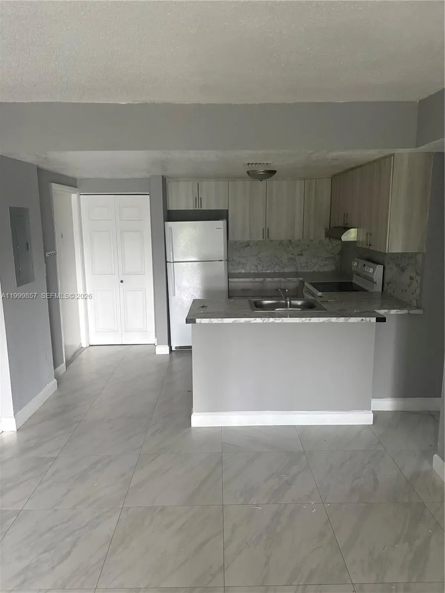 3901 Nw 9th Ave 2, Deerfield Beach, Florida 33064, Deerfield Beach, Florida 33064, 2 Bedrooms Bedrooms, ,2 BathroomsBathrooms,Residential Lease,For Rent,3901 Nw 9th Ave 2, Deerfield Beach, Florida 33064,A11999857