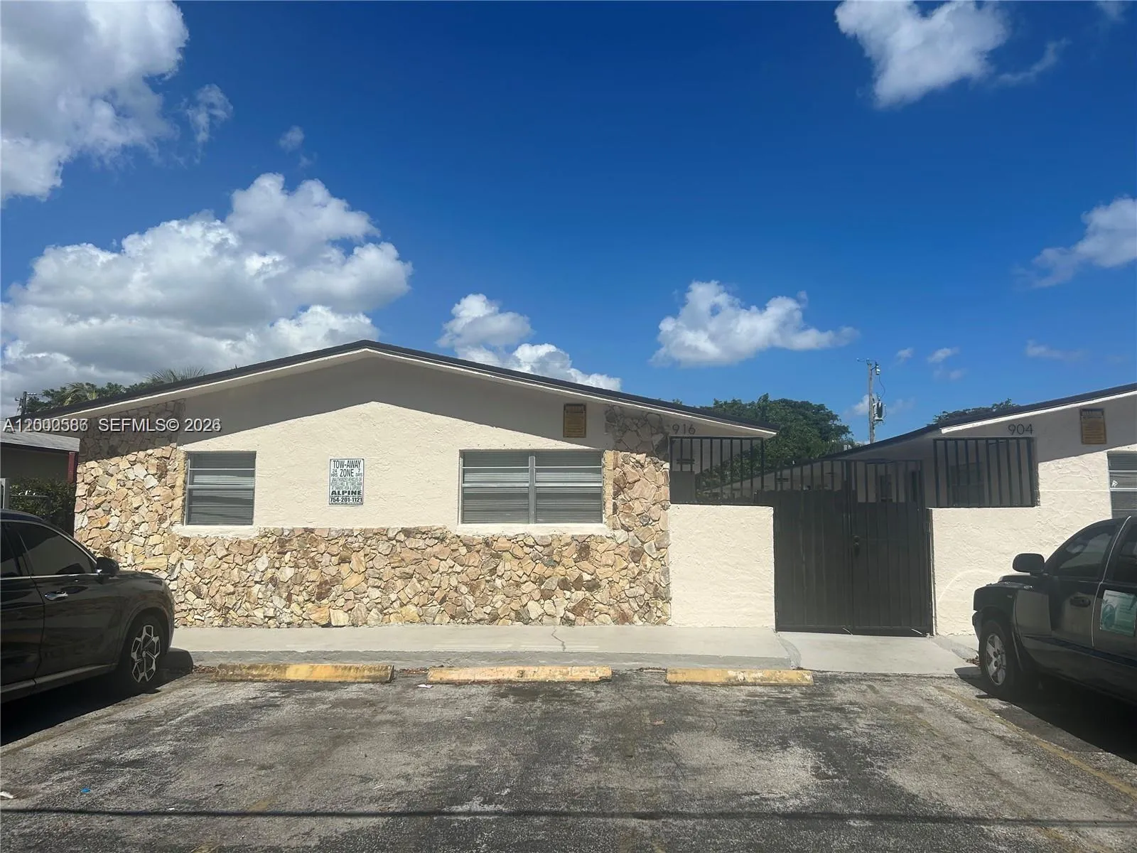 916 Sw 10th St, Hallandale Beach, Florida 33009, Hallandale Beach, Florida 33009, ,Residential Income,For Sale,916 Sw 10th St, Hallandale Beach, Florida 33009,A12000586