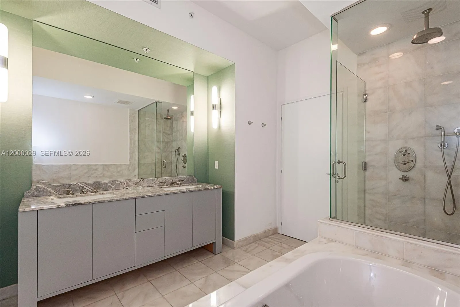 50 S Pointe Dr 1804, Miami Beach, Florida 33139, Miami Beach, Florida 33139, 2 Bedrooms Bedrooms, ,2 BathroomsBathrooms,Residential Lease,For Rent,50 S Pointe Dr 1804, Miami Beach, Florida 33139,A12000029