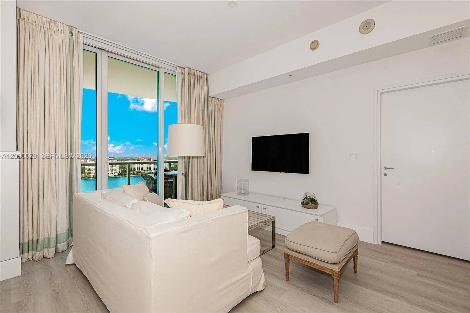 50 S Pointe Dr 1804, Miami Beach, Florida 33139, Miami Beach, Florida 33139, 2 Bedrooms Bedrooms, ,2 BathroomsBathrooms,Residential Lease,For Rent,50 S Pointe Dr 1804, Miami Beach, Florida 33139,A12000029