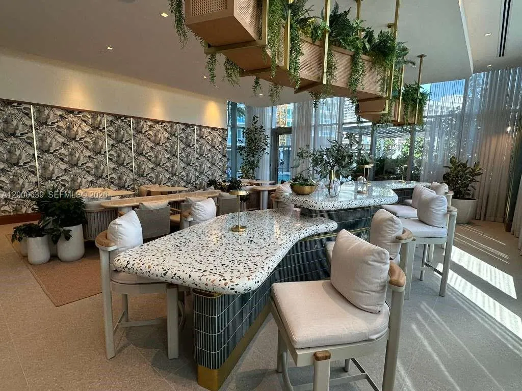 77 Se 5th Street 1812, Miami, Florida 33131, Miami, Florida 33131, ,1 BathroomBathrooms,Residential Lease,For Rent,77 Se 5th Street 1812, Miami, Florida 33131,A12000639