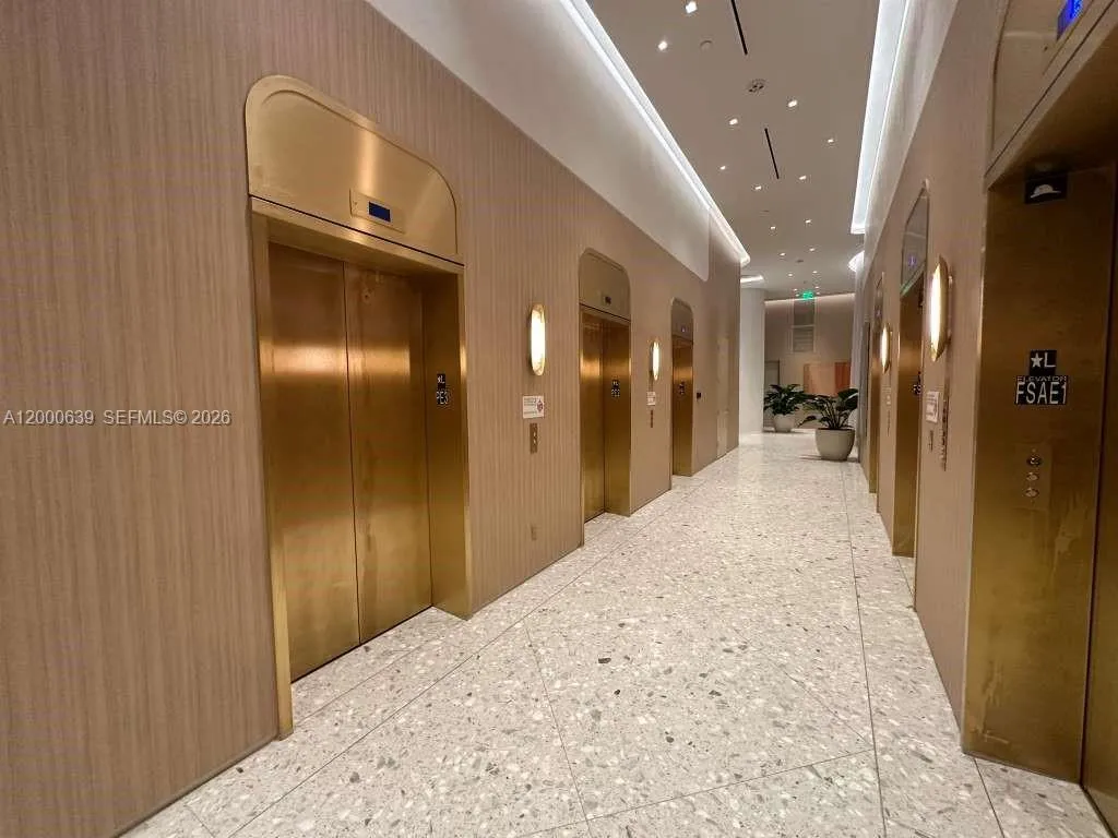 77 Se 5th Street 1812, Miami, Florida 33131, Miami, Florida 33131, ,1 BathroomBathrooms,Residential Lease,For Rent,77 Se 5th Street 1812, Miami, Florida 33131,A12000639