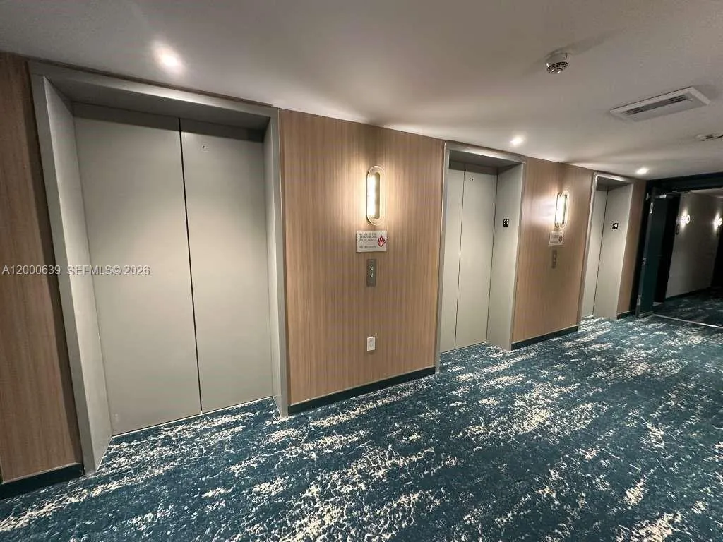 77 Se 5th Street 1812, Miami, Florida 33131, Miami, Florida 33131, ,1 BathroomBathrooms,Residential Lease,For Rent,77 Se 5th Street 1812, Miami, Florida 33131,A12000639