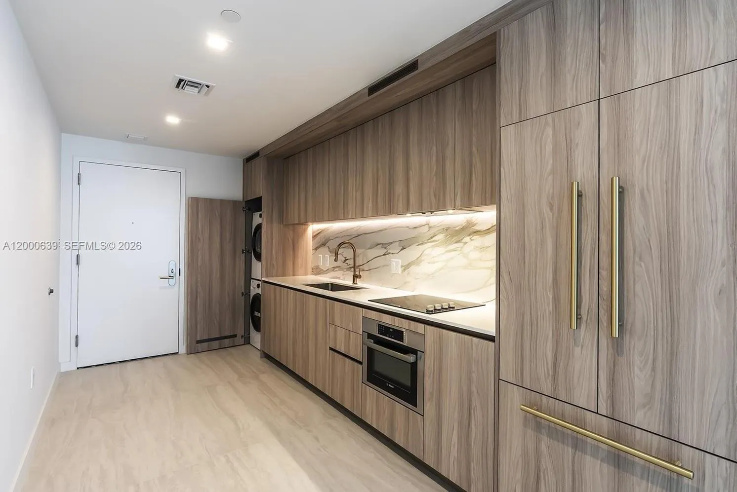 77 Se 5th Street 1812, Miami, Florida 33131, Miami, Florida 33131, ,1 BathroomBathrooms,Residential Lease,For Rent,77 Se 5th Street 1812, Miami, Florida 33131,A12000639