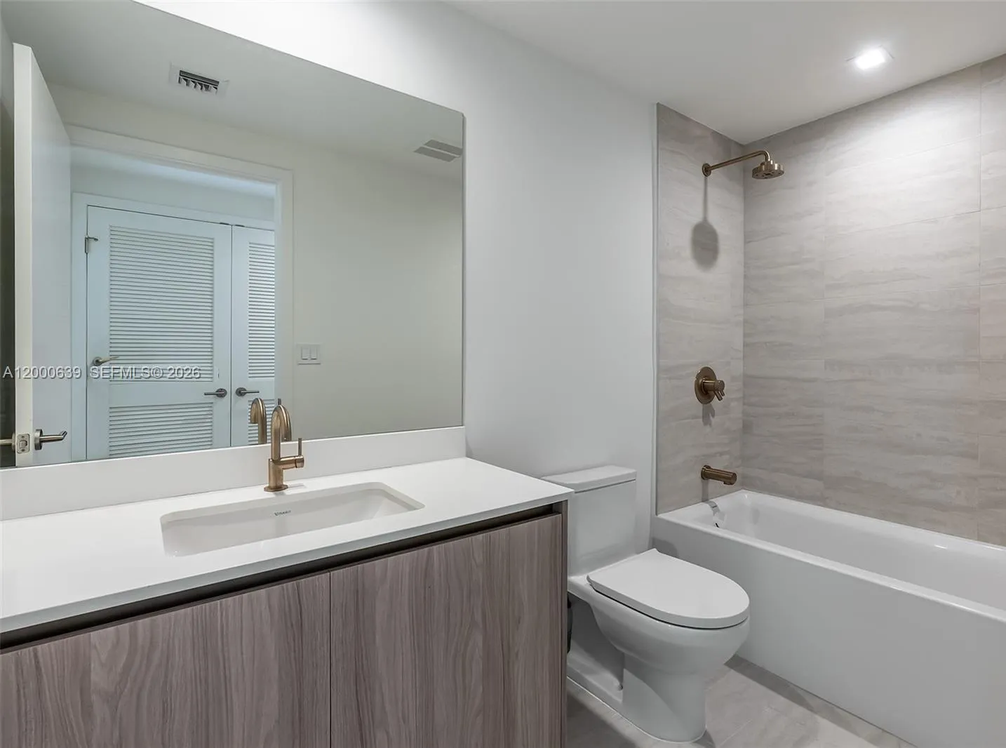 77 Se 5th Street 1812, Miami, Florida 33131, Miami, Florida 33131, ,1 BathroomBathrooms,Residential Lease,For Rent,77 Se 5th Street 1812, Miami, Florida 33131,A12000639