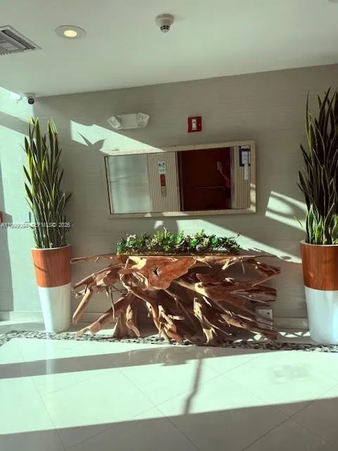 6305 Indian Creek Dr 5d, Miami Beach, Florida 3314, Miami Beach, Florida 33141, 2 Bedrooms Bedrooms, ,2 BathroomsBathrooms,Residential Lease,For Rent,6305 Indian Creek Dr 5d, Miami Beach, Florida 3314,A11999094