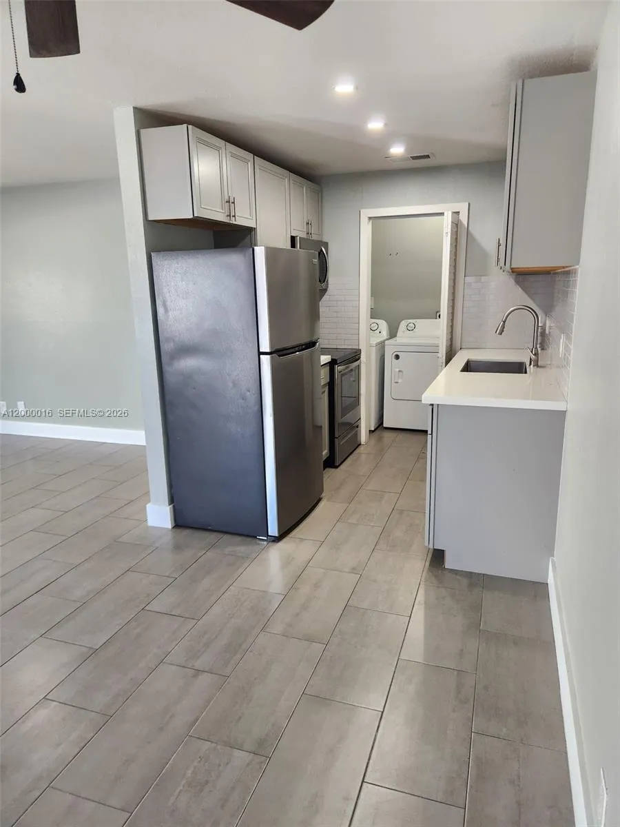 210 Nw 57th St 210, Oakland Park, Florida 33309, Oakland Park, Florida 33309, 3 Bedrooms Bedrooms, ,2 BathroomsBathrooms,Residential Lease,For Rent,210 Nw 57th St 210, Oakland Park, Florida 33309,A12000016