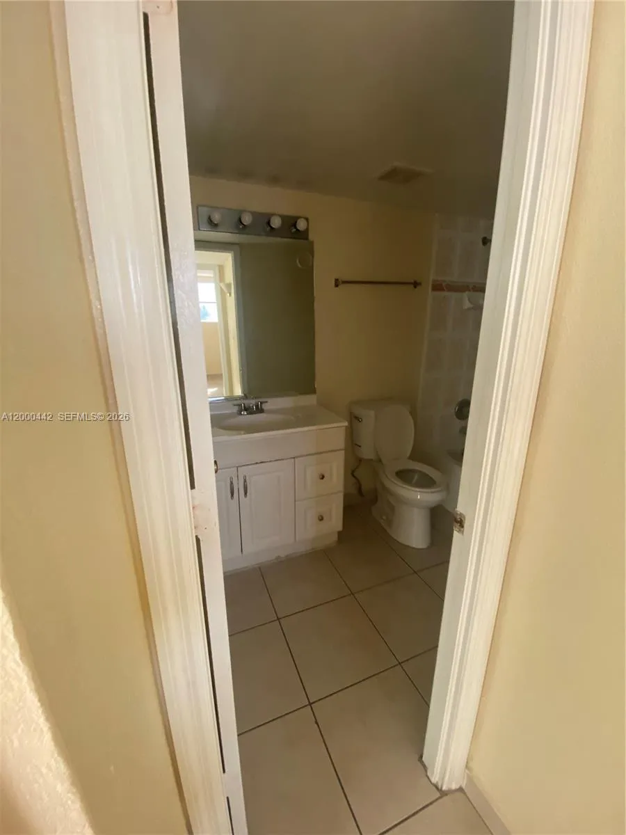 606 W 81st St 307, Hialeah, Florida 33014, Hialeah, Florida 33014, 1 Bedroom Bedrooms, ,1 BathroomBathrooms,Residential Lease,For Rent,606 W 81st St 307, Hialeah, Florida 33014,A12000442