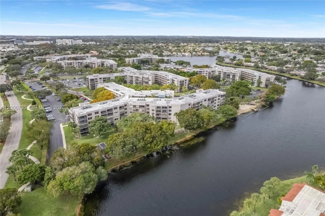 900 Colony Point Cir 317, Pembroke Pines, Florida, Pembroke Pines, Florida 33026, 1 Bedroom Bedrooms, ,1 BathroomBathrooms,Residential,For Sale,900 Colony Point Cir 317, Pembroke Pines, Florida ,A12000730