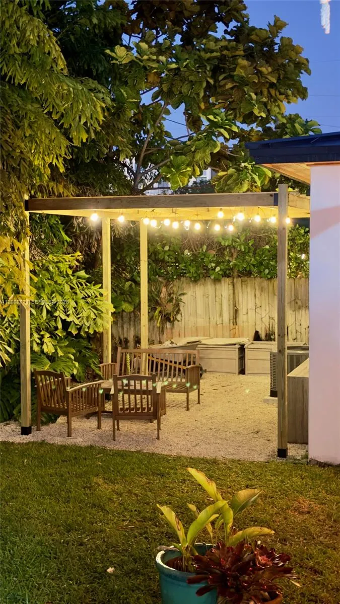 3261 Sw 16th Ln, Miami, Florida 33145, Miami, Florida 33145, 3 Bedrooms Bedrooms, 5 Rooms Rooms,3 BathroomsBathrooms,Residential,For Sale,3261 Sw 16th Ln, Miami, Florida 33145,A12000771